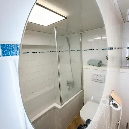 L 'iris, Fraichement Renove Rdc Sur Cour Interieur - Hyper Centre * Caen