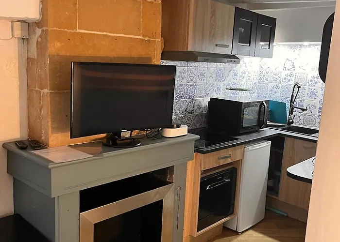 L 'iris, A Apartment *