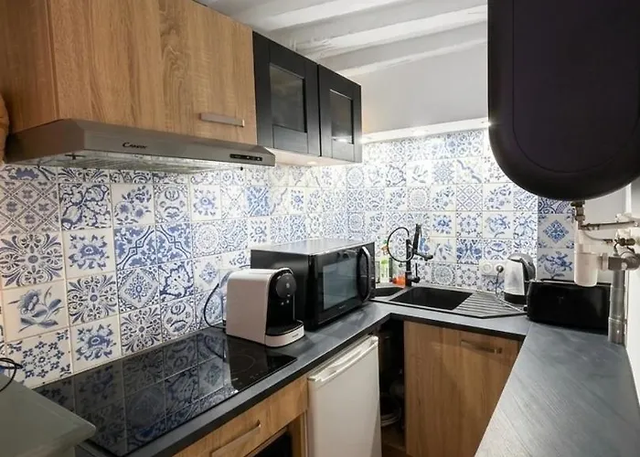 L 'iris, A Apartment